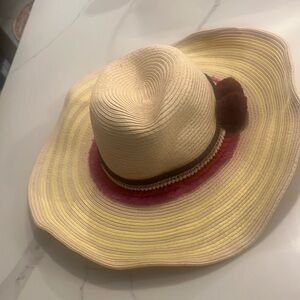 SCOTCH & SODA straw hat w/bendable brim, fringed band & pompoms NWOT